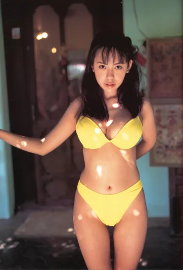 鮎河ナオミの華麗なる転身！グラビアアイドルからハワイ暮らしの水中ウェディングドレスデザイナーへ？その人生とは！？