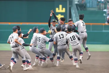 慶応が仙台育英破り107年ぶりの優勝！丸田湊斗の夏決勝史上初の先頭打者本塁打など8得点の猛攻【甲子園】：中日スポーツ・東京中日スポーツ