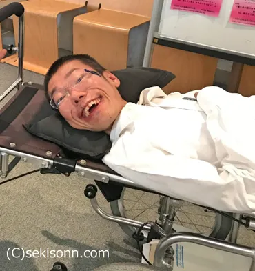 寝たきり芸人「あそどっぐ」の魅力とは