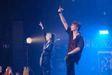 GLAYのTERUとTAKUROがACE OF SPADESとサプライズ競演！ 2千人を熱狂させ初の全国ツアー『4REAL』に幕 