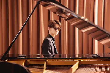 演奏系・よみぃ、の名曲と自身のピアノ伴奏をマッチングさせた新曲を配信リリース–