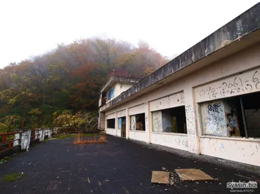 笠置観光ホテル–霧に包まれた山奥の廃ホテル–山と終末旅