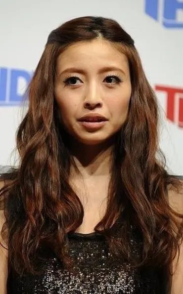 会社員になった片瀬那奈、占い師活動もスタート強気の値段設定、芸能界復帰の足掛かりとなるか?