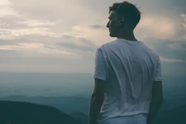 会えない時の男性の心理とは。どんどん好きになるって本当?