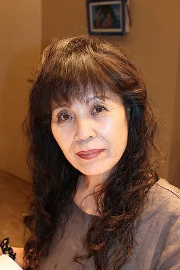 訃報】書道家の深津諭美子さん、肺がんで死去。深津絵里の母。66歳。 