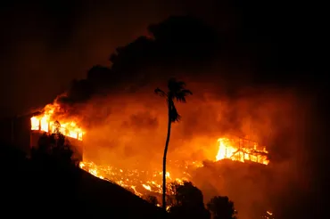 ハリウッドセレブも相次ぎ避難、山火事猛威で授賞式シーズンに混乱 