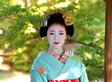 上七軒の舞妓・勝奈さんの写真が