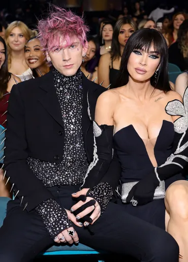ミーガン・フォックス、婚約者のマシンガン・ケリーが誕生したのは「私が好みのタイプを口に出して言ったから」