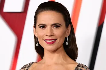 ヘイリー・アトウェル、トム・クルーズのアドバイスで社交不安を克服?「怖いものがあるなら、それを見続けろ」(映画チャンネル)