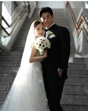 板野友美・高橋奎二】4年越の結婚披露宴!エスコートは前田敦子と河西智美!幸せ溢れるショット大量公開()