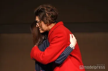 赤西仁「最も影響力あるアーティスト」に輝く華麗なスピーチで沸かす<>