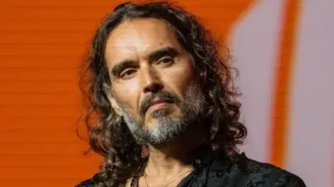 英人気コメディアン、レイプと性的暴行の罪で訴追本人は否認