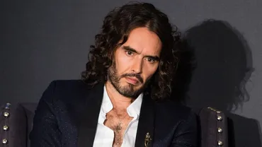 英人気コメディアン、レイプと性的暴行の罪で訴追