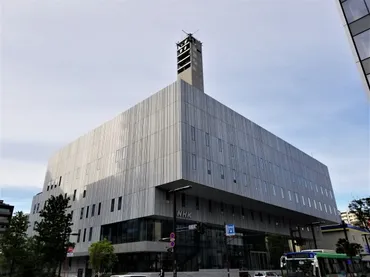 高さの鉄塔を持つ新・札幌放送会館、コロナ禍でヵ月遅れの始動