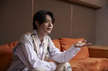 俳優塩野瑛久、声優単独初挑戦『スローン・アンド・リバティ』で魔法使い役に挑む(年月日)