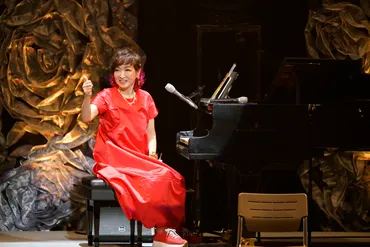 清水ミチコ、人が爆笑の渦に包まれた回目の武道館公演『清水ミチコ万博~ひとり~』公式レポート