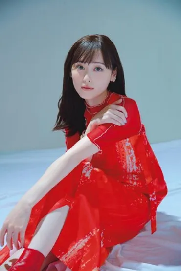 朝ドラ新ヒロインの福原遥が表紙&巻頭グラビアで登場!デビュー