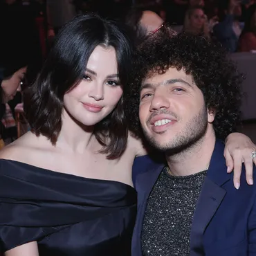 セレーナ・ゴメス、ベニー・ブランコとの初めてのキスは゛アレルギー反応が起きちゃった゛⁉
