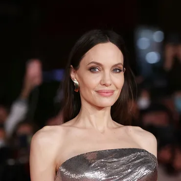 アンジェリーナ・ジョリー、ヴィンテージ素材やデッドストックのみを使用するファッションブランドを設立