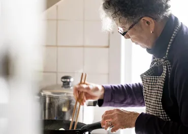 歳、団地ひとり暮らし「レシピにならない簡単調理」が豊かな食生活のコツ