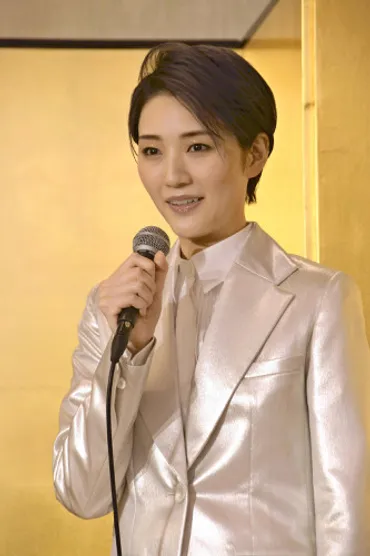 宝塚の宙組トップスター芹香斗亜さん、退団の理由に劇団員死亡は「直接関係ない」…宙組には「みんな健康で幸せになってほしい」