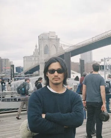 眉毛どこいった?」野村周平、雰囲気激変ワイルドすぎる海外旅姿に反響「生き方カッコイー」の声も