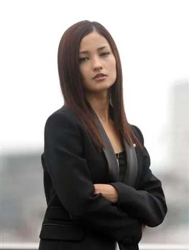 赤西仁と黒木メイサ: 12年の結婚生活から離婚、子供たちの現在？電撃結婚から離婚へ…子供たちの教育、そして現在