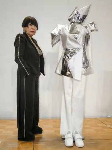 コシノさん、光り輝く未来を表現万博制服、55年経て再び担当
