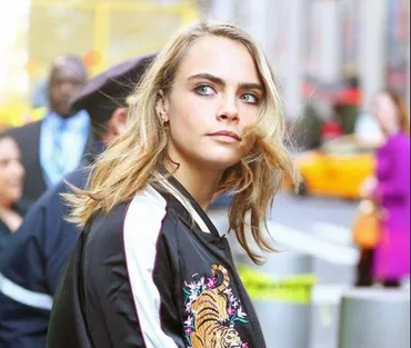 カーラ・デルヴィーニュの軌跡：モデル、女優、そしてセクシュアリティを語る旅？カーラ・デルヴィーニュ：セクシュアリティ、キャリア、そして社会へのメッセージ