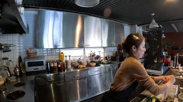 高岡早紀、゛冷蔵庫にあるもの゛でお店レベルの手料理！ 見た目から豪華なラインアップに絶賛飛ぶ「オシャレで美味しそう」（1/2） 