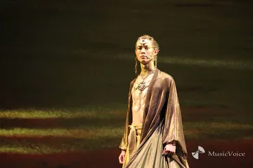 宮沢氷魚、神々しいインカ帝国の王 舞台『ピサロ』再演「幸せです」：渡辺謙も絶賛「成長している」【エンタメ】