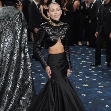 女優もこなす歌姫 サイン会の対応で炎上 共演したスーパーモデルとのおしゃべりに夢中になったせい？/海外スターバックナンバー/芸能/デイリースポーツ  online