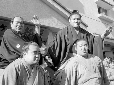 8→親子2代の大関 スポーツ記者も芸能記者も集まってすごい数に…
