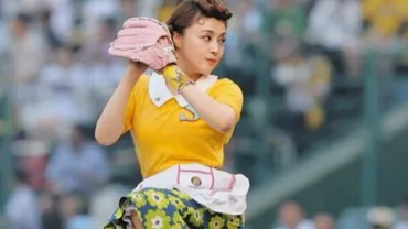 藤原紀香、甲子園で゛サザエさん投球゛!!青春の地で見せた凛とした一球