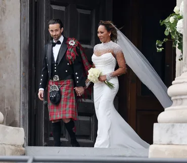 メル・B、セント・ポール大聖堂で再婚！結婚の舞台裏とスパイス・ガールズの絆とは？メル・B、ヘアスタイリストと結婚！セント・ポール大聖堂での挙式、その全貌