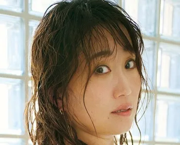 テレビでは見せない妖艶な表情 ものまね芸人の11年ぶりグラビアはまさかの袋とじ 「怖いもの見たさで是非」（まいどなニュース） 