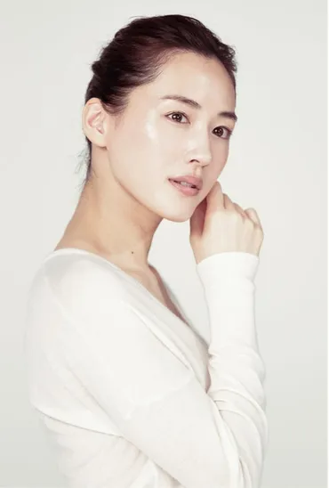 綾瀬はるかさん、 ゛懐かしの名CM゛をリメイク。10年以上前から変わらぬ美肌に驚き #SKII 