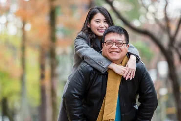 自分が30代だとした場合…アラフィフ・50代男性を「恋愛・結婚対象として考えることできる」半数以上の女性が回答