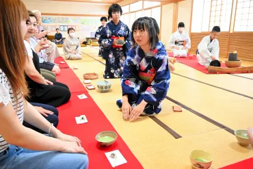 上磯中茶道部、地域に一服 活動35年、住民もてなす 「夏のお茶席」心を込めて ：北海道新聞デジタル