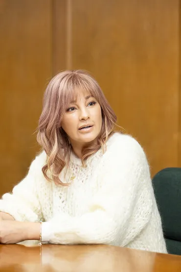 梅宮アンナの再婚相手゛世継恭規氏゛はどんな人物なのか 「小さい頃から絵を描くのが好きで、観月ありさの写真集を手がけたことも」  親族が明かす（デイリー新潮） 