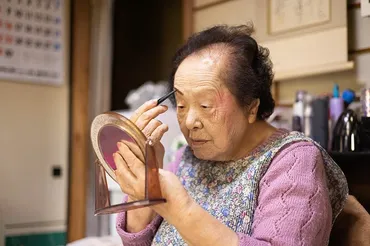 102歳・ポーラの現役美容部員゛堀野さんは「必殺仕置人」が大好き!【人生100年時代、心も体も健康でいるための秘訣】