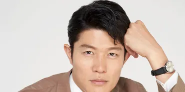 俳優・鈴木亮平さんにインタビュー! 家族の在り方を考える