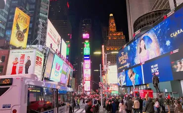 ニューヨークの夜を楽しむ方法(ミュージカルチケット予約からエンパイアステートビル展望フロア、ルーフトップバー)