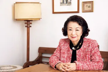 小山明子さんが『徹子の部屋』に出演、90歳を迎えた現在を語る。「コロナ禍で収入激減、うつを発症。息子夫婦に通帳を預け、カードは解約、お小遣い制で無駄な出費をカットして」 経済的不安の解消でうつも改善。息子夫婦との距離も縮まり<前編>