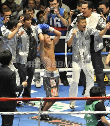 亀田興が2階級制覇、内藤に判定勝ち 写真8枚 国際ニュース:AFPBB News