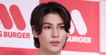 15倍の価格で高額転売》Snow Manラウール 高級バッグにつけた゛激安キーホルダー゛の正体に騒然