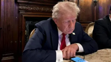 マスク氏とトランプ候補、「X」で親しげに会話 接続に技術的問題も 