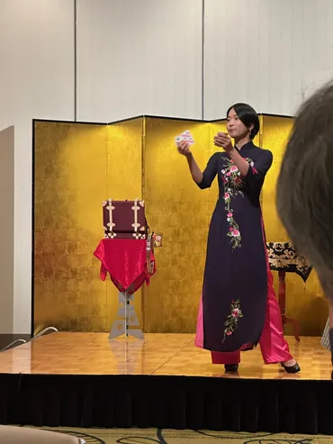 マジシャンSUZYの活躍とは？舞台女優からプロマジシャンへの道のりをご紹介！企業懇親会での大盛況から、テレビ出演、全国ツアーまで