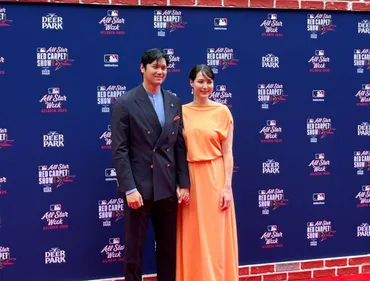 大谷翔平、真美子夫人と「桃色のお揃いコーデ」…夫人が桃色を選んだ理由、トップバッターで登場…「レッドカーペット ショー」彩る：中日スポーツ・東京中日スポーツ