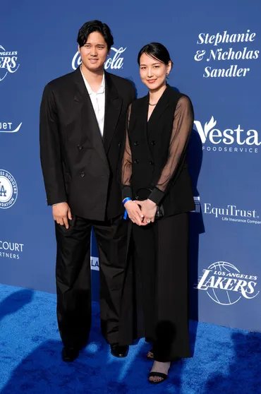 ドジャース大谷翔平が真美子夫人と黒のカップルコーデを披露！ 